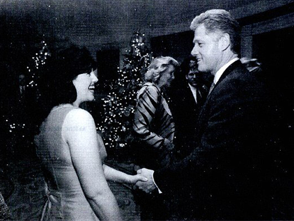 Bill Clinton tiết lộ món nợ khủng do dính tới 'tình cũ'