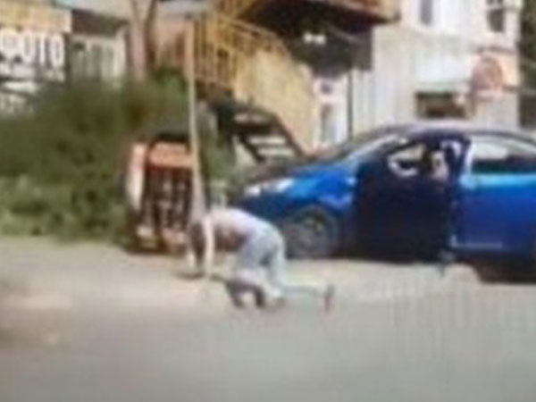 Chồng lái xe đâm vợ vì đòi ly hôn