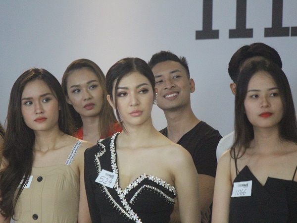 Dàn thí sinh The Face khoe vòng 1 gợi cảm trước phần thi thử thách mặt mộc