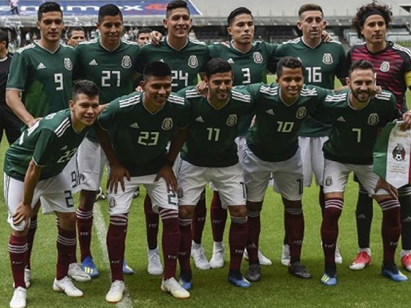 Tuyển Mexico vui vẻ với 30 gái mại dâm trước khi đi dự World Cup