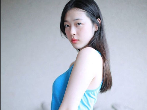 Không bỏ thói quen cũ, Sulli bị 'ném đá' vì khoe ảnh khiêu khích của nhiếp ảnh dính cáo buộc t.ì.n.h d.ụ.c