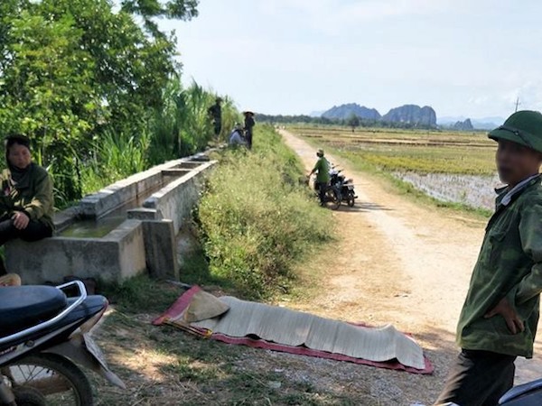 Người phụ nữ tử vong thương tâm khi rơi từ xe tải chở ngô