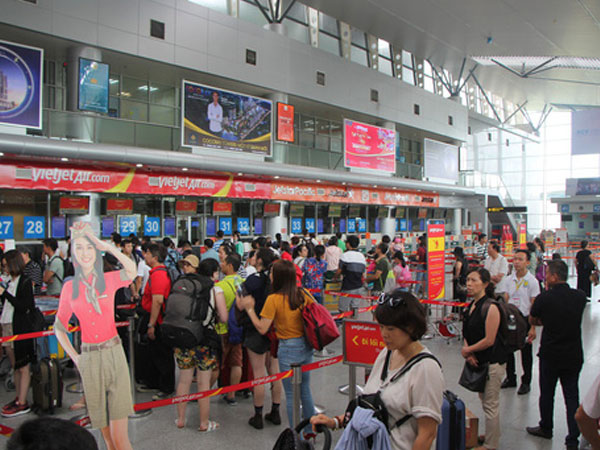 Phạt tiền nam hành khách ném điện thoại vào mặt nữ nhân viên VietJet