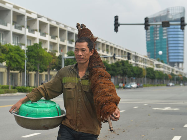 Cuộc sống nông dân giữa nơi xa hoa mới của Sài Gòn