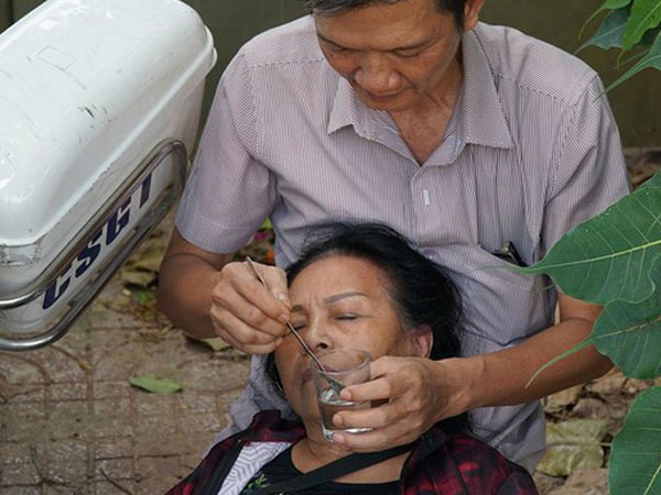 Dân Thủ Thiêm khóc ngất vì không vào được cuộc đối thoại