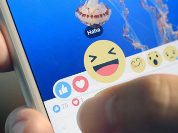 Hàng chục triệu status trên Facebook 'vô tình' bị chuyển sang public