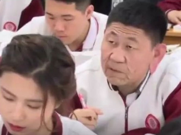 Mắc bệnh hiếm, chàng trai 18 tuổi mang khuôn mặt của một ông cụ 80