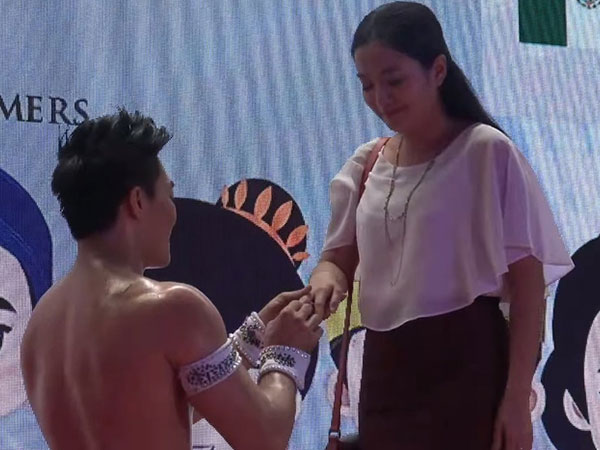 Màn cầu hôn lãng mạn của Quốc Cơ bất ngờ bị 'đào mộ', hút trăm nghìn lượt xem