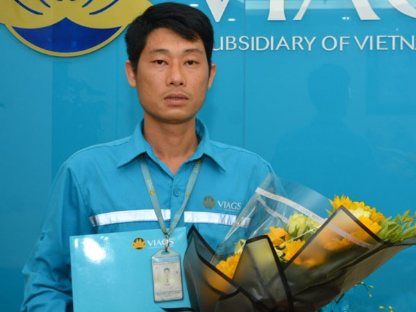 Nam nhân viên hàng không trả lại gần 1,1 tỷ đồng cho khách