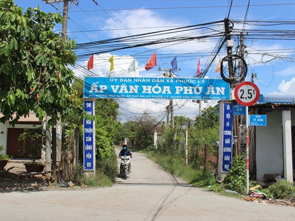 Quê nghèo dậy sóng vì 'yêu râu xanh'
