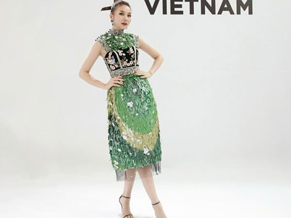 Thanh Hằng đẹp nhất tuần với đầm xanh ngọc bích