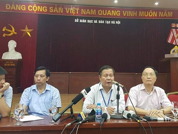 Thầy giáo làm lọt đề thi ra ngoài có thể bị xử lý hình sự?