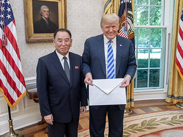 Trump tiết lộ lá thư của Kim Jong-un 'rất ấm áp'
