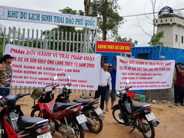 Dự án chặn lối xuống biển, người dân Phú Quốc căng băng rôn phản ứng