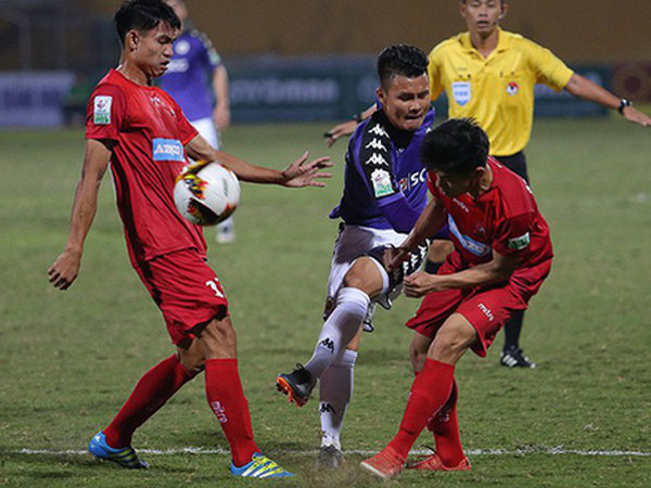 Hà Nội FC bế tắc đến khó tin, song khoảnh khắc của Quang Hải đã thay đổi tất cả