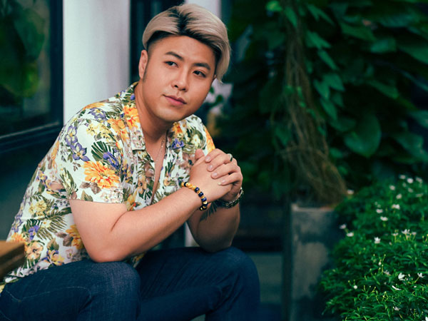 Akira Phan: 'Oằn lưng trả nợ 4 tỷ thay bạn, bạn gái cắt cổ tay đe doạ'