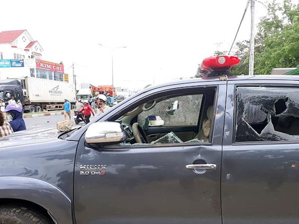 Hàng ngàn người tụ tập đập phá ở Bình Thuận