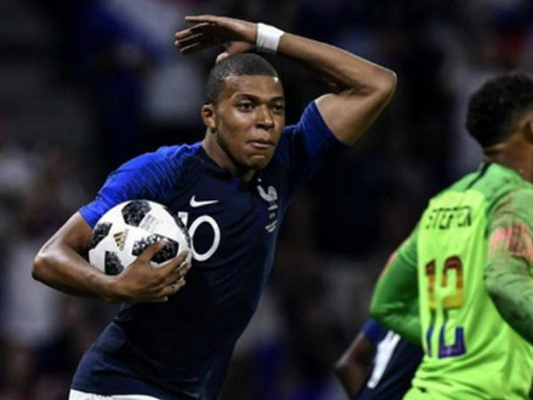 Mbappe cứu Pháp thoát thua trước thềm World Cup 2018