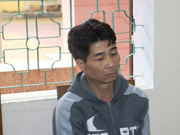 Nghệ An: Cho bé gái 10 nghìn đồng và 1 cái kẹo rồi khống chế dâm ô, kẻ đồi bại lĩnh án 2 năm tù
