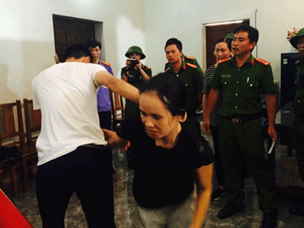 Vết hằn lạ trên cổ nạn nhân vén màn kịch tinh vi đoạn nghĩa vợ chồng
