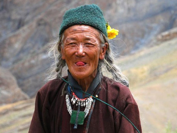 8 kiểu chào nhau kỳ lạ của người dân trên thế giới