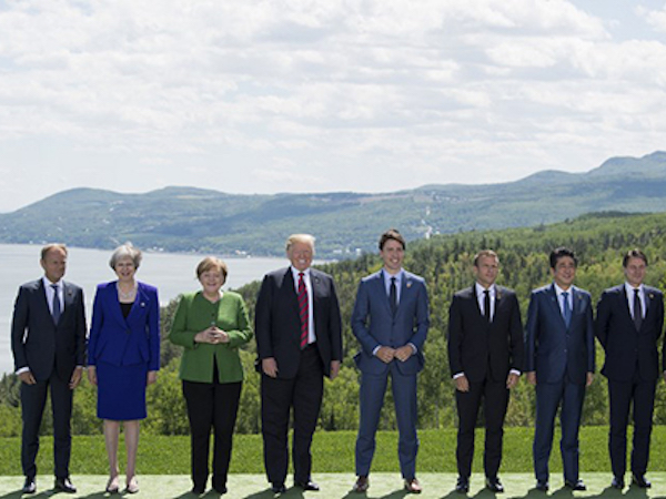 Chiều cao của Trump trong bức ảnh tại G7 gây tranh cãi