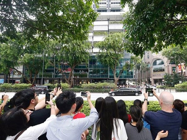 Video: Đoàn xe hộ tống ông Kim Jong Un về khách sạn St Regis.