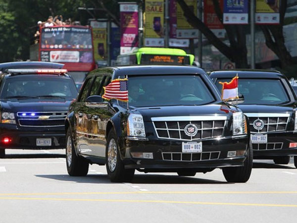 Video: Xe 'Quái thú' của Trump đến Phủ tổng thống Singapore