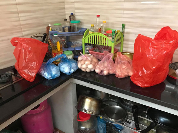 Vợ đẻ mới 2 ngày, chồng trẻ nhận đến 330 quả trứng gà xịn: 'Kiểu này ăn đến khi con 2 tuổi chưa hết!'