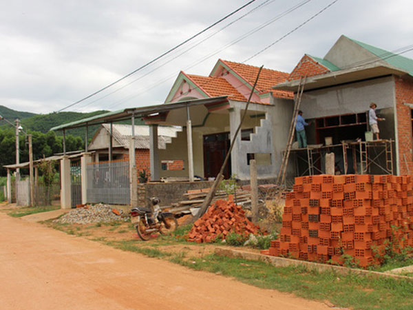 Bí thư thôn tự ý giao đất, thu tiền giữ chỗ nghĩa trang