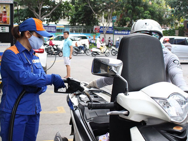 'Thị trường xăng dầu có thể bị lũng đoạn bởi các thương nhân đầu mối'