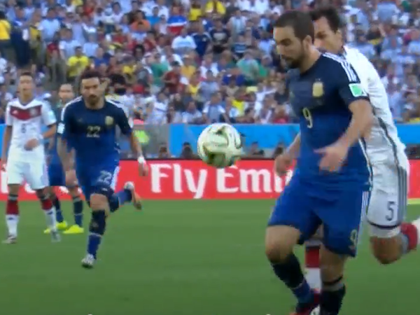 Top 10 pha bỏ lỡ đáng tiếc nhất lịch sử World Cup