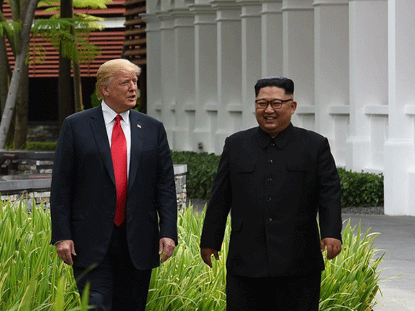 Truyền hình Hàn tiết lộ lý do ông Kim Jong-un bất ngờ dời lịch về nước sau thượng đỉnh