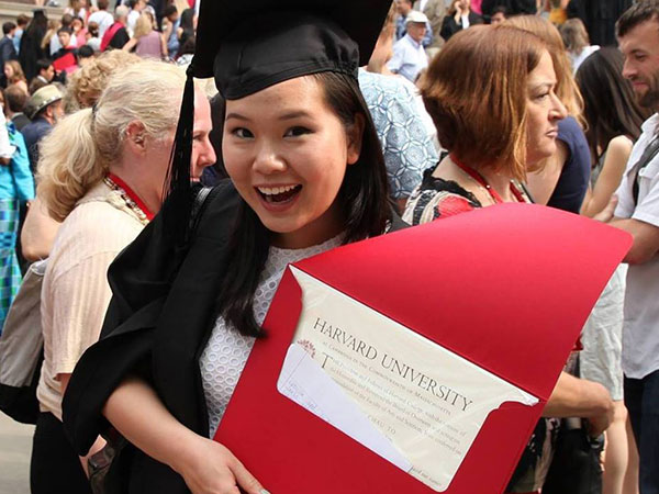 Viết luận về lần đầu mặc áo ngực, nữ sinh Việt trúng tuyển vào Đại học Harvard