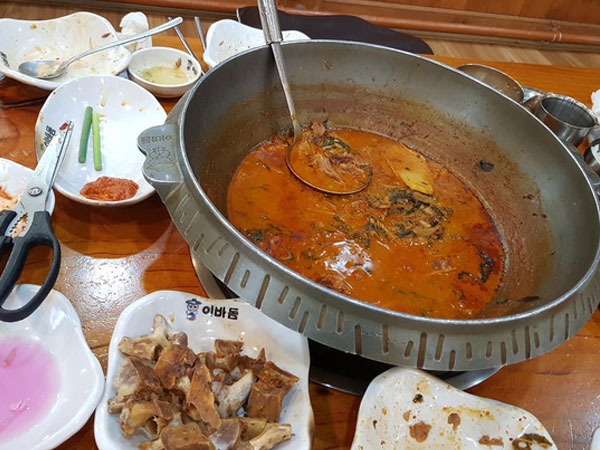 Đi ăn hàng vét nước lẩu thừa mang về, cô gái nhận hàng loạt bình luận không ngờ từ dân mạng