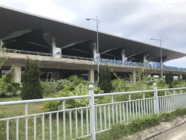 Nữ hành khách Trung Quốc trình báo bỏ quên túi đồ có 10 nghìn USD ở sân bay Vinh