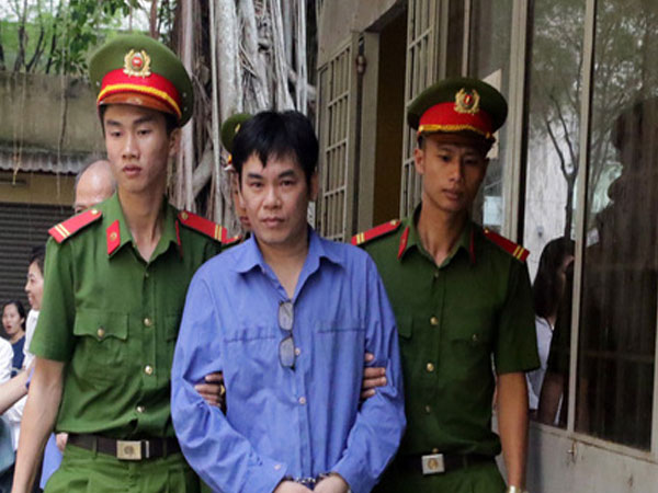 Việt kiều ôm gần trăm tỉ bỏ trốn, giám đốc ngân hàng ra tòa