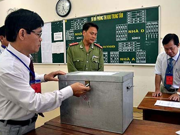 14 ngày không thấy mặt trời của cán bộ in sao đề thi THPT