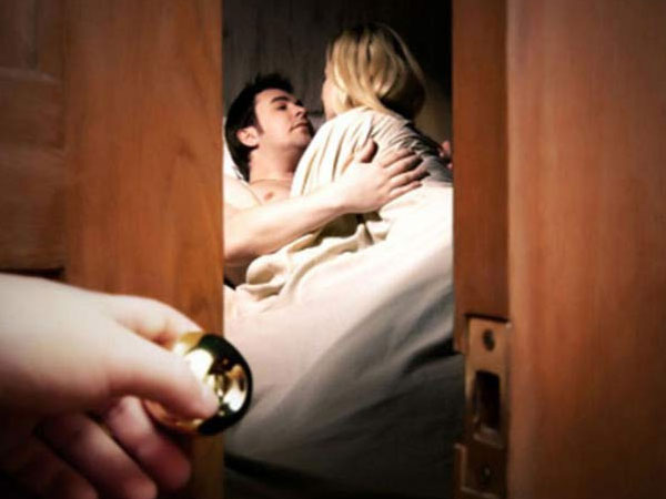 Bí mật gây sốc sau những lần chồng giúp đỡ em họ mỗi khi ông xã cô ấy vắng nhà