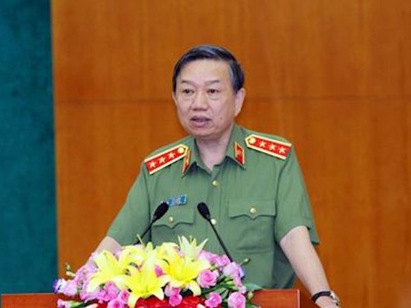 Bộ trưởng Tô Lâm chỉ đạo khẩn trước giờ trái bóng World Cup 2018 lăn bóng