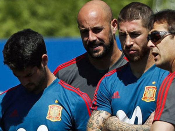 Các trụ cột tuyển Tây Ban Nha bị khước từ khi xin giữ Lopetegui