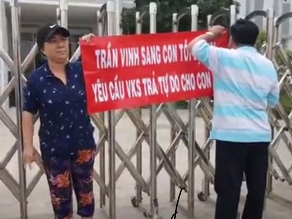 Con bị tạm giam hơn 1.000 ngày, gia đình đến VKS 'đòi'