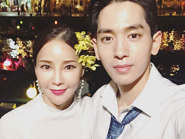 Dispatch đưa tin nữ ca sĩ bốc lửa xứ Hàn diện áo dài, cùng chồng kém 17 tuổi đến tận Việt Nam để chụp hình cưới