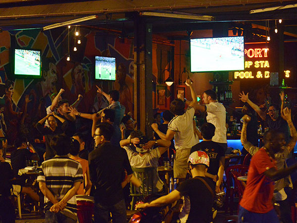 VTV: Quán cà phê được chiếu World Cup miễn phí, không cần xin phép FIFA
