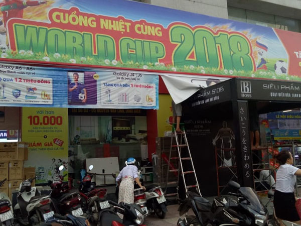 Sát giờ bóng lăn, dịch vụ cho thuê ti vi, máy chiếu 'hút khách'