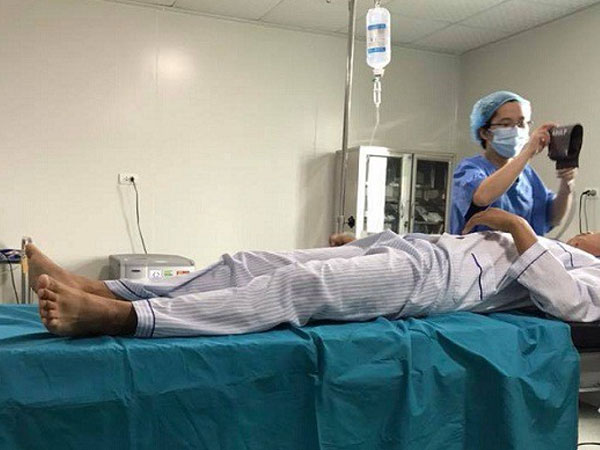 Tự tay 'lộn bao quy đầu' tại nhà: Nam thanh niên suýt hoại tử bộ phận sinh dục