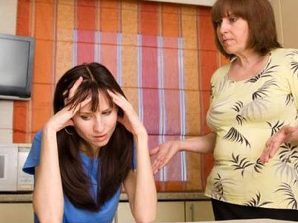 Ba mẹ chồng không muốn tôi về thăm mẹ đẻ thường xuyên