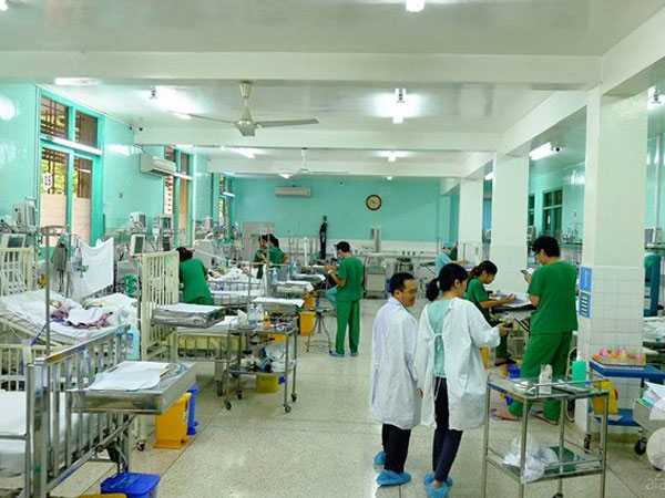 Bé một tuổi nguy kịch vì ngã vào vũng nước bị rò điện