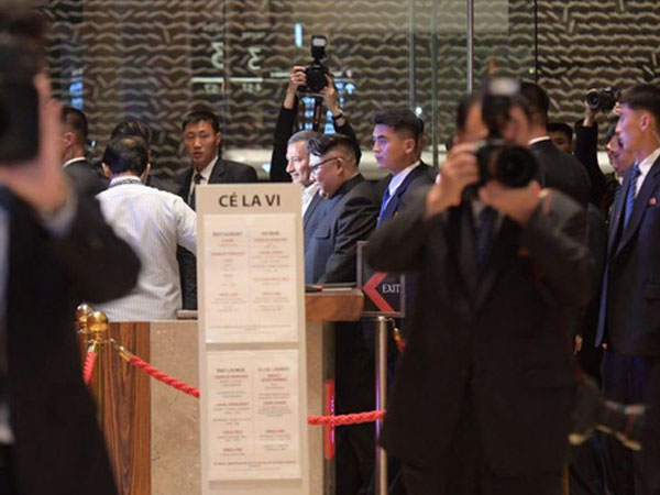 Hành tung bí ẩn của ông Kim Jong-un khi tới Singapore
