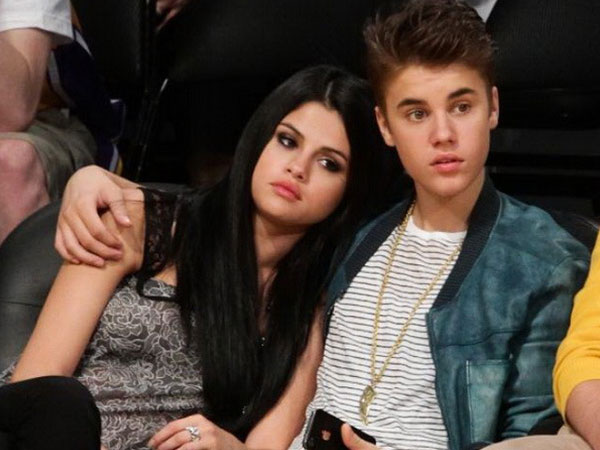 Hậu chia tay, Justin Bieber vẫn nổi đóa khi Selena Gomez bị chê xấu xí